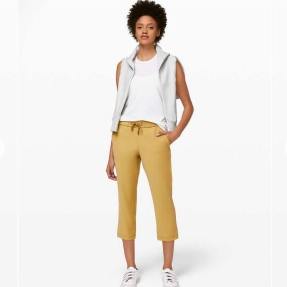 Lululemon On the Fly Crop Pants *Woven 23" Vintage Gold Yellow Mustard Size 6 - Picture 3 of 12